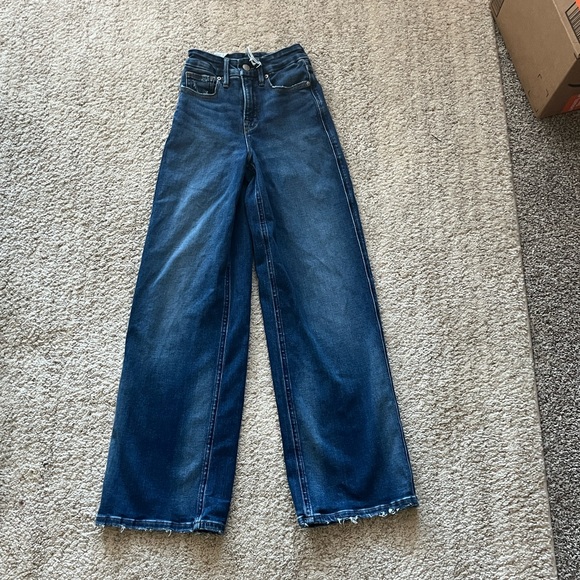 NWT GOOD AMERICAN Soft Tech Good Petite Skate Wide Jeans - Picture 9 of 12